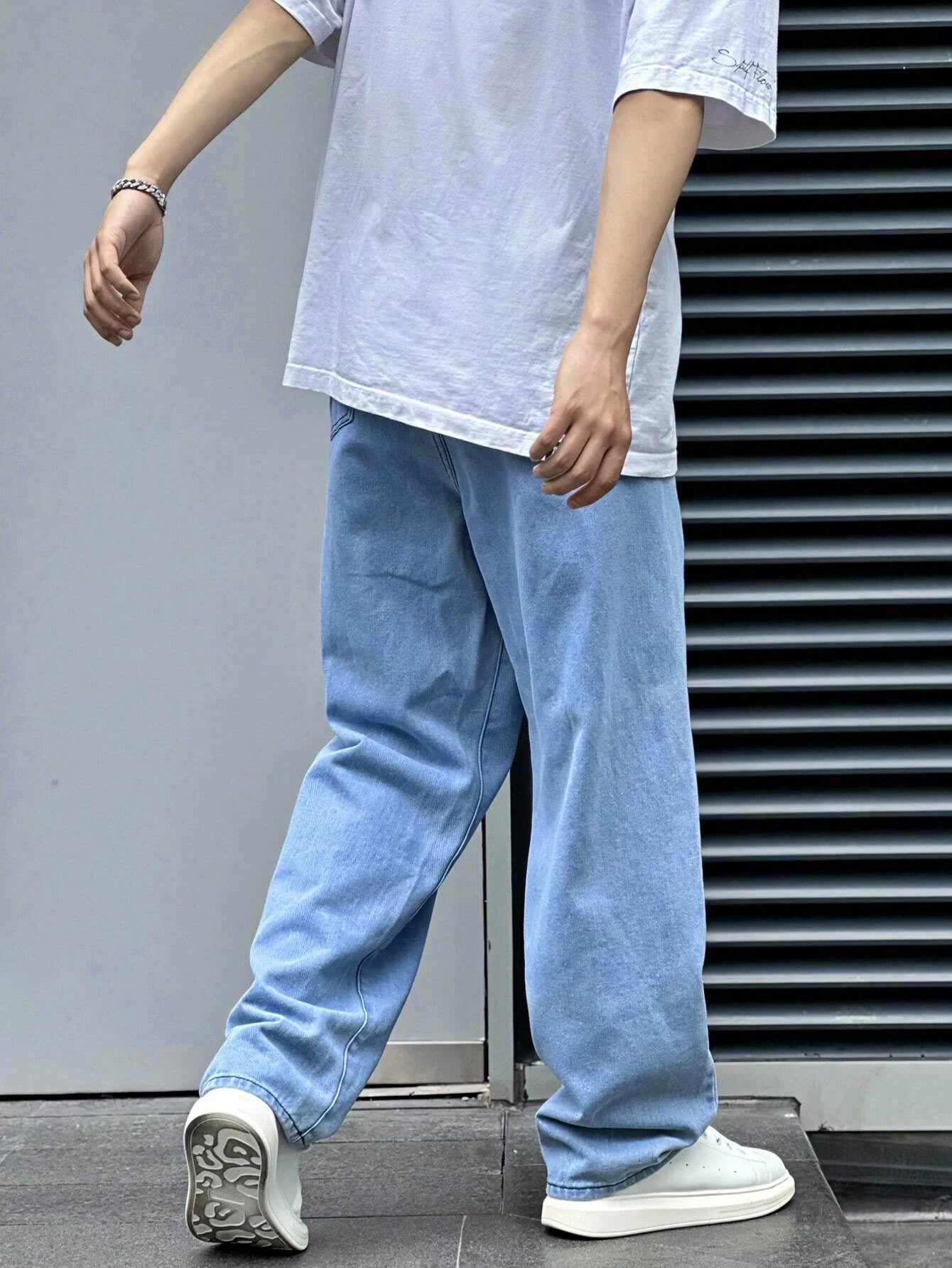 Manfinity Hypemode Men'S Loose Straight Leg Jeans with Slant Pockets